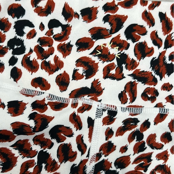 Varley Fountain Cut Out Sports Bra  + Leggings Set in Buckthorne Cheetah NWT - Picture 10 of 10